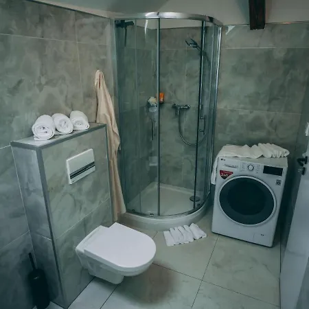 Luxury Oasis, Sauna, Ac And Free Parking Apartment *